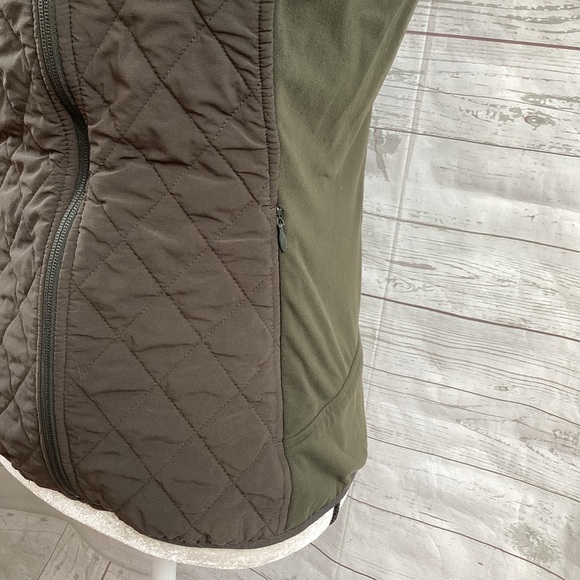 Athleta Upside Vest Quilted Hiking Running Vest Yosemite Green M - Picture 6 of 12